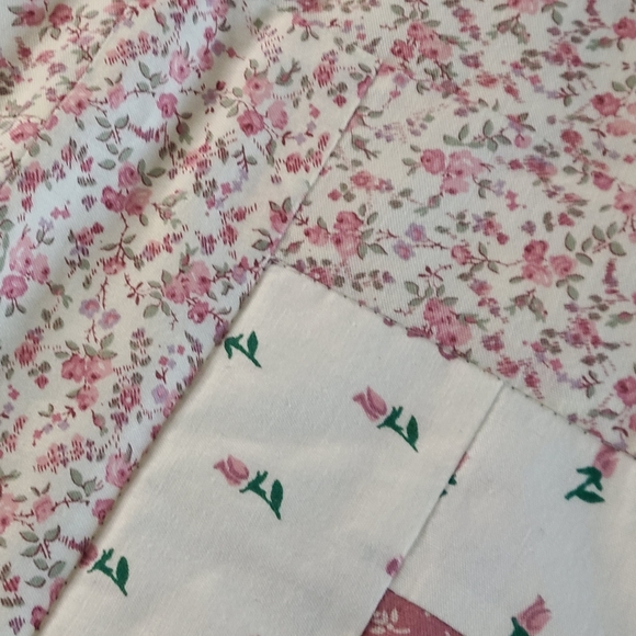 Handmade log cabin quilt tapestry - Picture 5 of 5